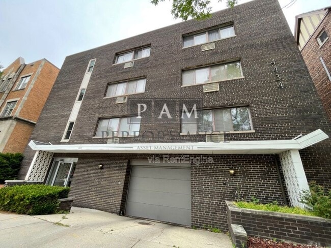 Building Photo - 4434 N Oakland Ave Unit Apt 201