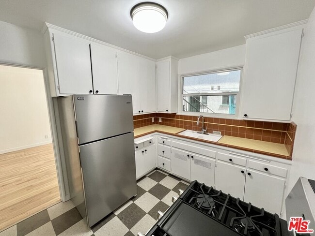 Photo - 7962 Norton Ave Unidad 2