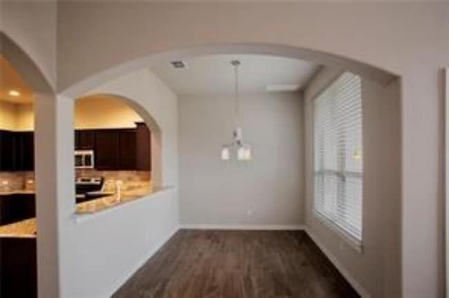 Photo - 143 Lakeview Ct