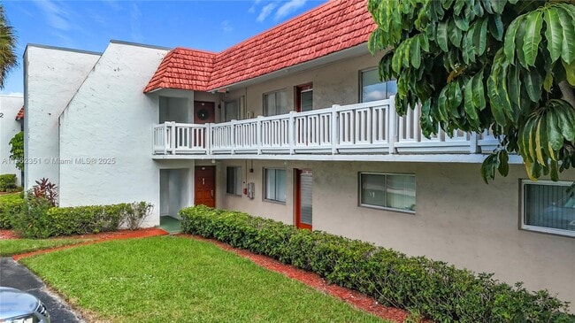 Photo - 3501 Inverrary Dr Unit 102