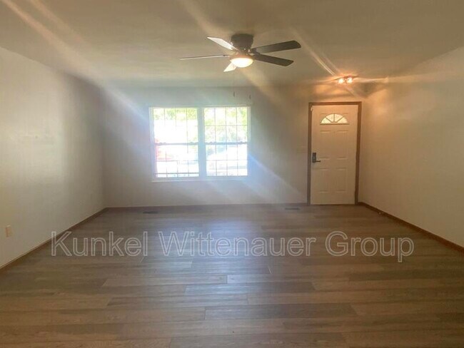 Photo - 111 Twin Oaks Dr