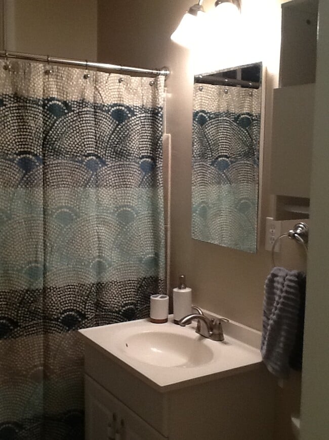 Photo - 536 39th W St