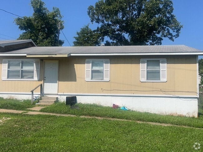 Building Photo - 15525 Tampa Rd Unit 15525 Tampa C Rental