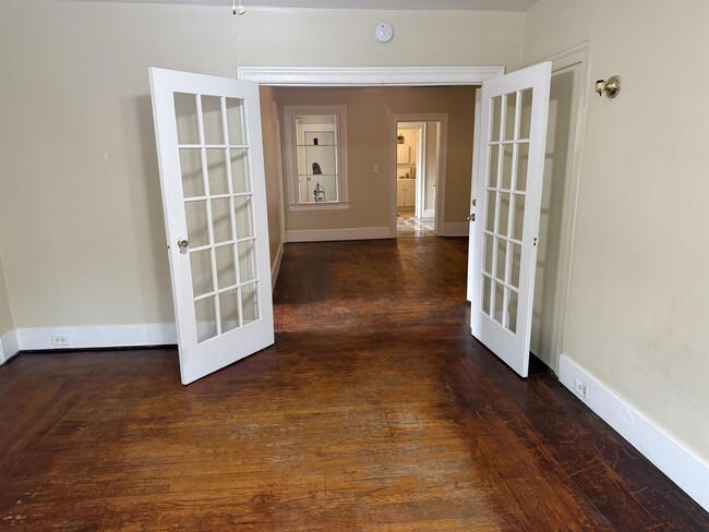 Building Photo - 36 13th St Unit #2