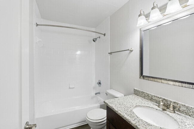 2BR, 2BA - 1,085SF - Primary Bathroom - Meyer Oaks