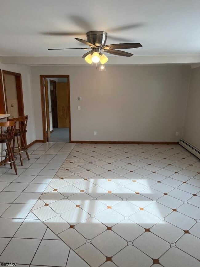 Photo - 192 Market St