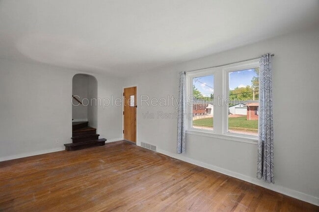 44 Lee Ave