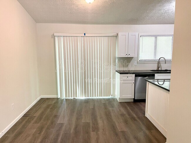 Photo - 5165 Fairforest Dr