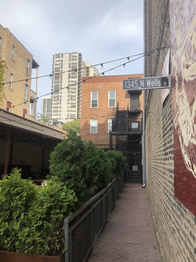 Photo - 1345 N Wells St