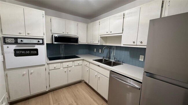 400 Kings Point Dr Unit 316