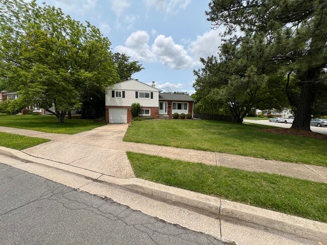 Photo - 300 Quaker Ridge Rd House