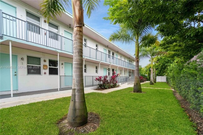 Building Photo - 1950 NW 2nd Ct Unit 2