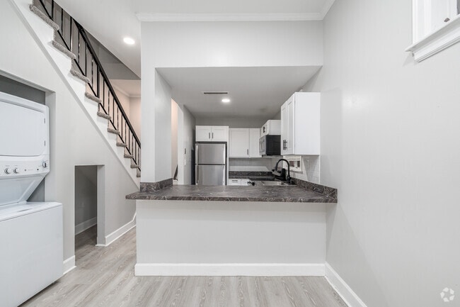 2BR, 1BA - 900SF - Dining Room