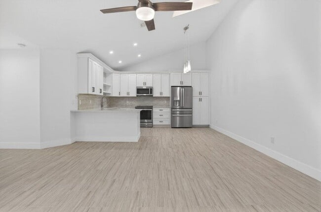 Photo - 5230 Woodruff Ln