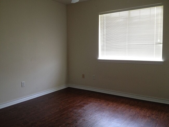 Photo - PET FRIENDLY! PRICED RIGHT! SUBLEASE AVAILABLE! NO DEPOSIT!