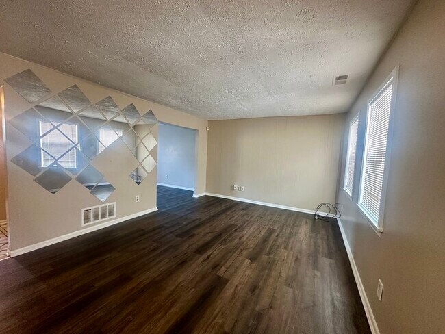 Photo - 6340 Commons Dr