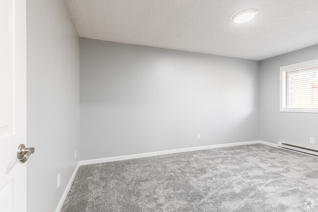 2BR, 1.5BA - 905SF - Bedroom 1 - Capitol Gardens