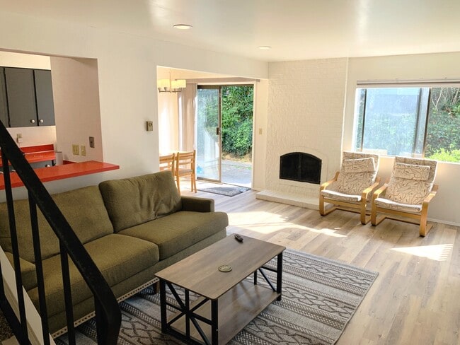 Photo - 827 Water St