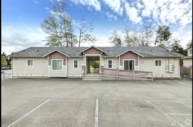 Building Photo - 1117 7th St Unit D Rental