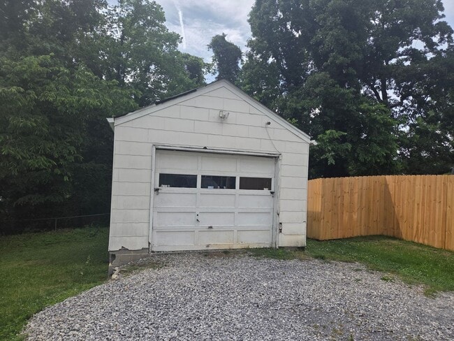 Photo - 2 Bdrm/ 1 Bath Cottage w/hardwood floors Kingsport, TN