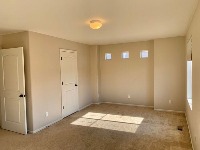 Photo - Gorgeous 2 Bedroom + Den, 2 Bathroom Home in Thompson River Ranch!