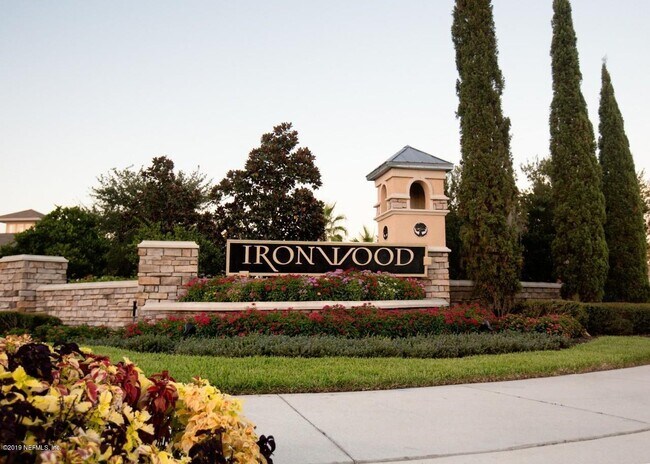 4225 Crownwood Dr