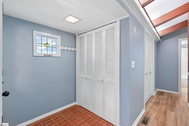 Photo - 103 Robinall Dr