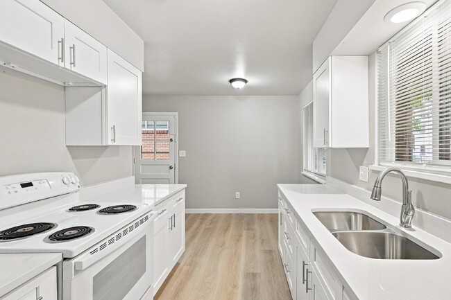 Building Photo - $2,240.95 with $300 Off the first month's rent, 4 Beds, 2 Baths, Triplex Unit #5565