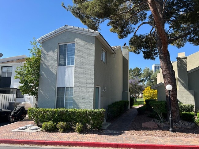 Building Photo - Las Vegas Country Club. Modernized and Upg... Rental