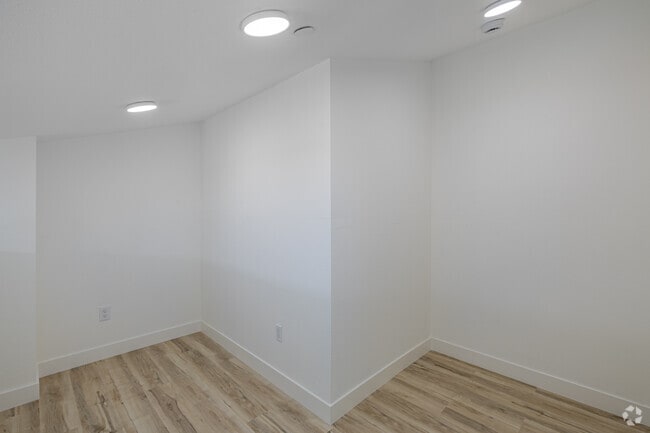 Studio - 439SF - Loft