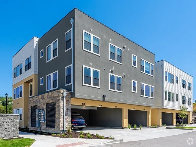 Building Photo - 8362 S Iris Lumi Ln Unit 203 Rental
