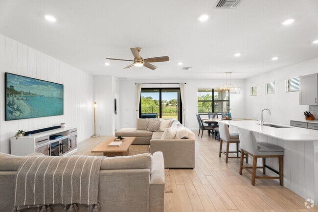 Building Photo - 5892 SE Sky Blue Cir Rental