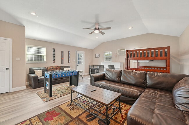 Building Photo - 1409 Clement Ct Unit SI ID1328074P