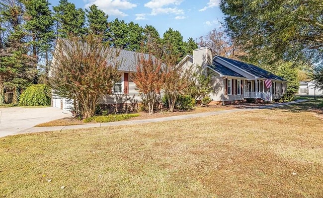 Photo - Charming ranch home 3 bedrooms and 2 bathrooms in Burlington w/ 5 garage spaces.