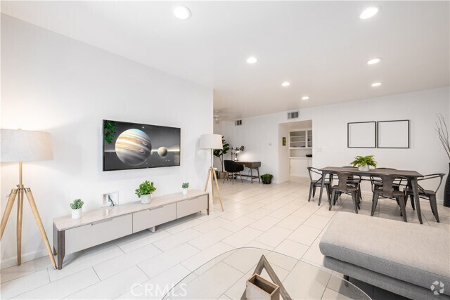 Building Photo - 1734 N Fuller Ave Unit 109 Rental