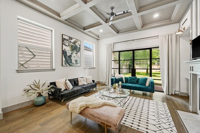Photo - 523 W 25th St