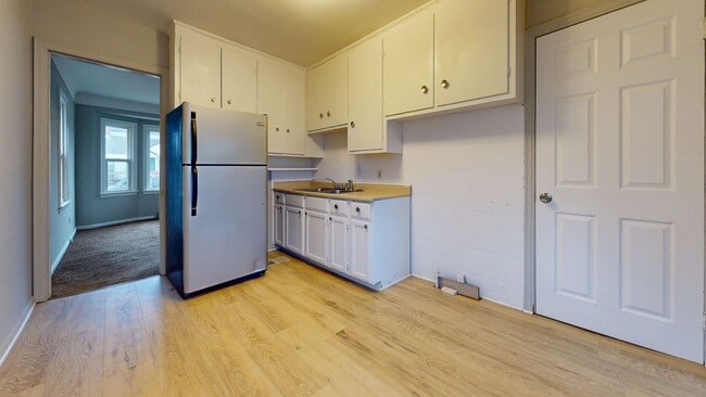 Photo - Bright 3-Bedroom, 1-Bath Unit for Lease in Warren