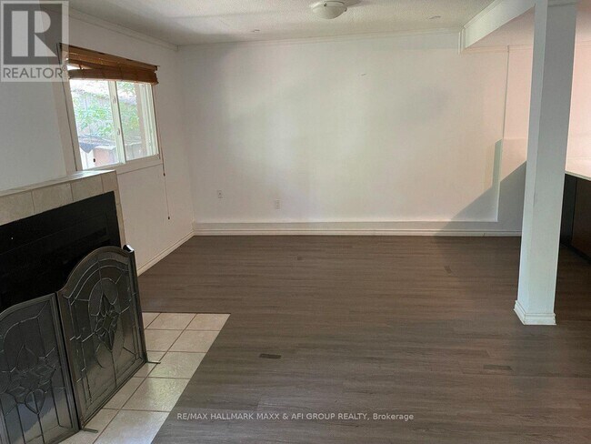 Photo - 715 Mountview Pl