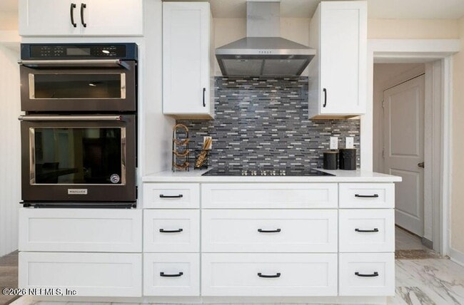 Photo - 340 W 6th St