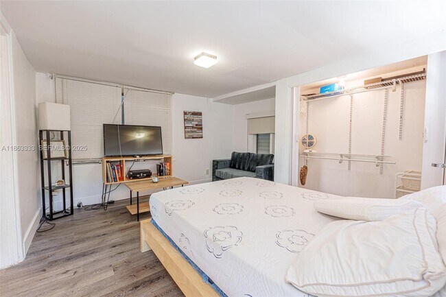 Building Photo - 528 SW 21st Ave Unit B