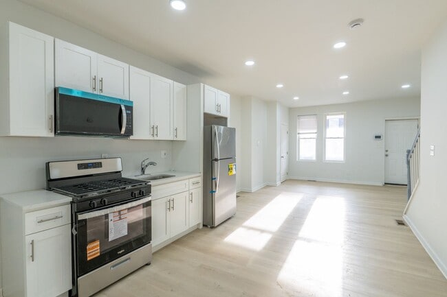 Photo - Newly Rehabbed 4 bedroom 2 full bathrooms ...