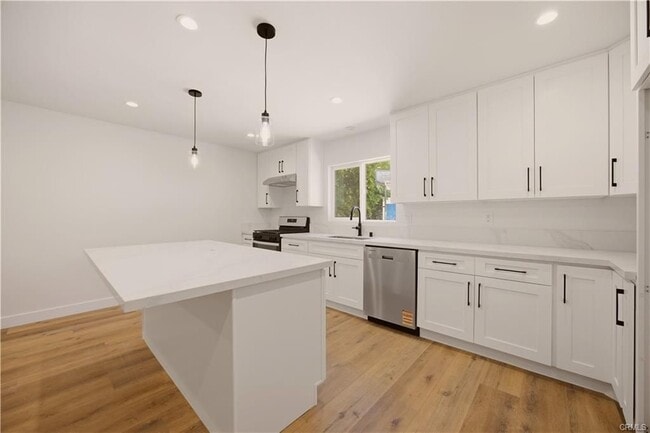 Photo - 17024 Parthenia St