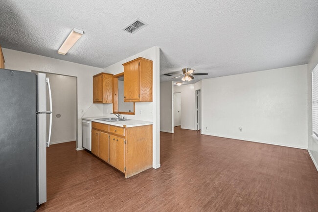 Photo - 2107 La Salle Ave