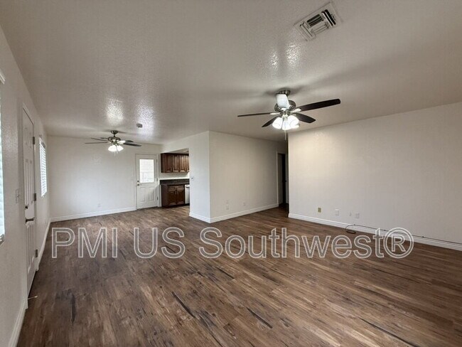 Photo - 1577 Luna Media