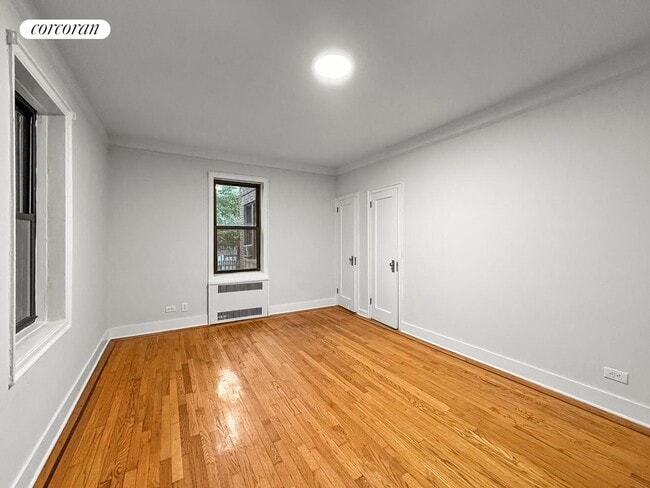 Photo - 1685 E 5th St