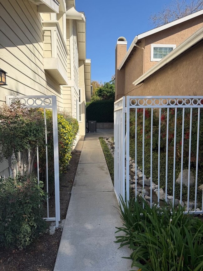 Photo - 3 Bedroom spacious home in Irvine (Northwood Glen)