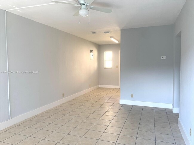 Building Photo - 240 NW 5th Ave Unit W