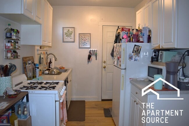 Building Photo - 3843 N Greenview Ave Unit 1