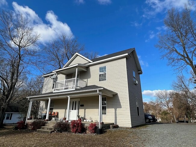 Building Photo - 621 S Mebane St Rental