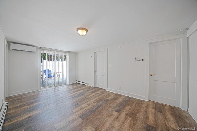 Photo - 32 Dewey St